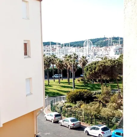 Confort 57 M2 Avec Terrasse Parking Couvert * Agde