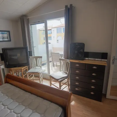 Apartment Confort 57 M2 Avec Terrasse Parking Couvert Agde